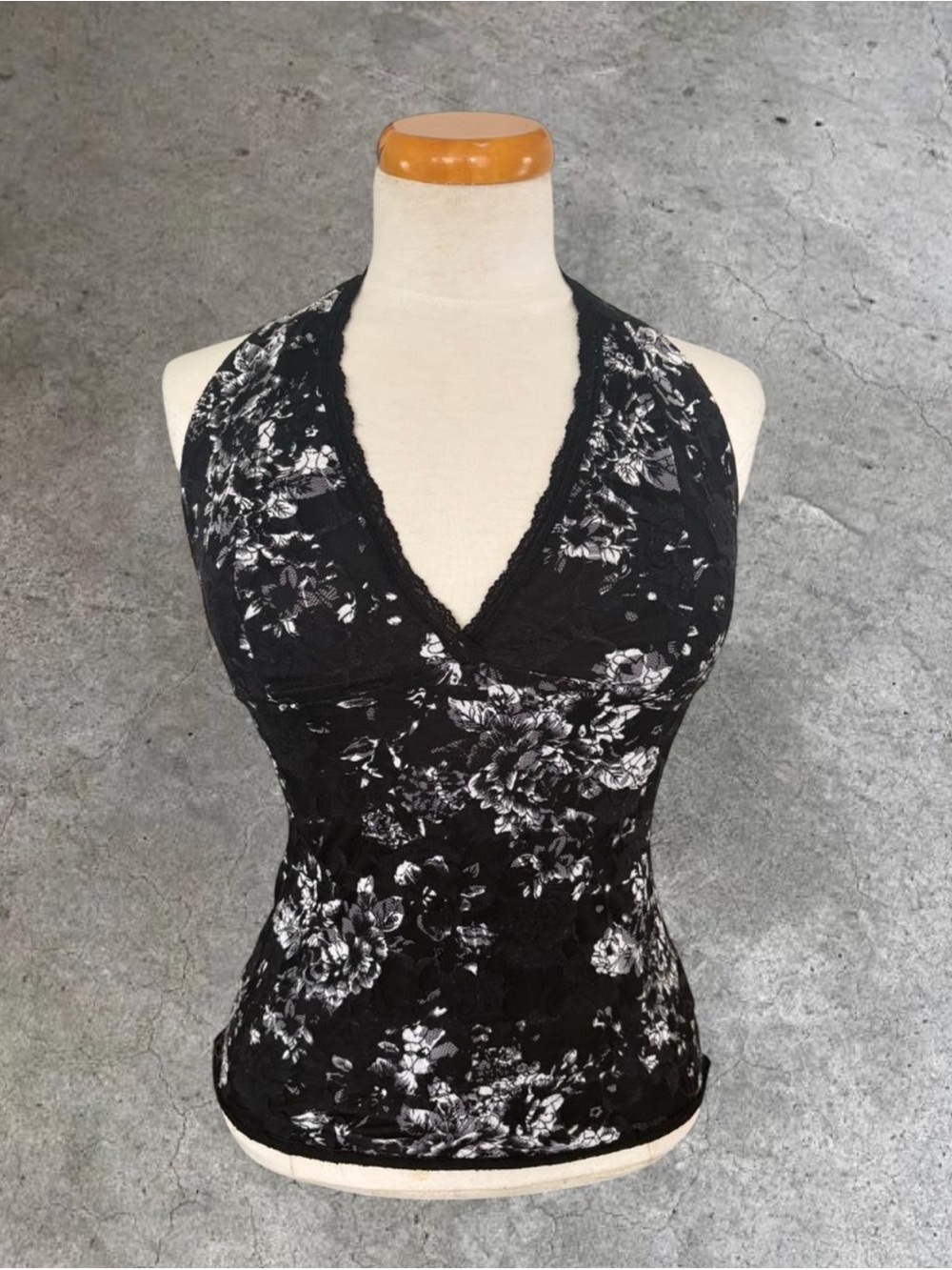 Black Floral Lace Halter V-Neck Tank Top